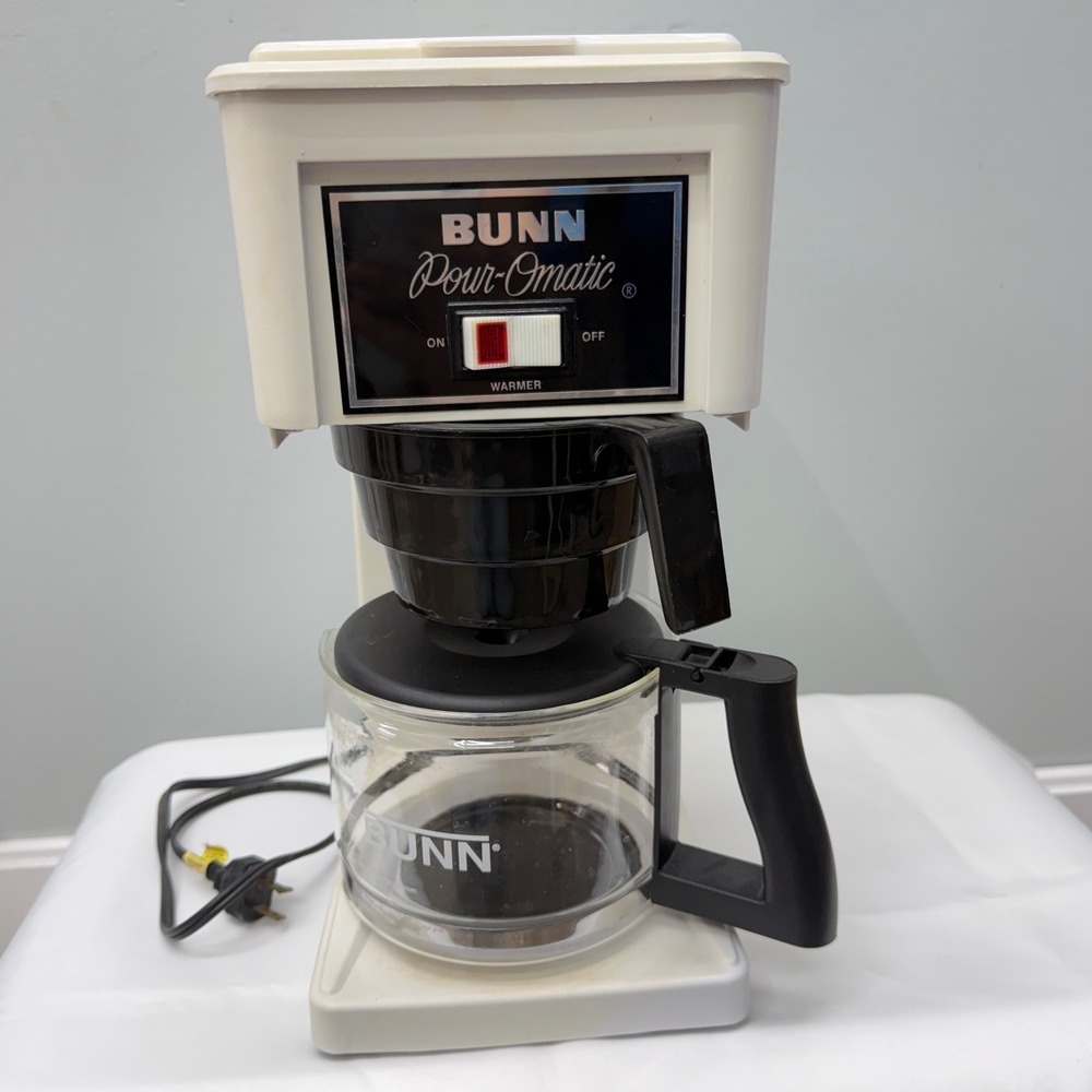 Bunn Pour-Omatic Model GR Coffee Maker White 900W Drip Brewer Carafe